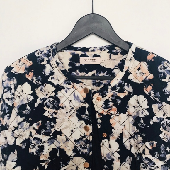 SOAKED IN LUXURY size M/L quilted jacket with blue/white/rose floral pattern - Picture 2 of 14